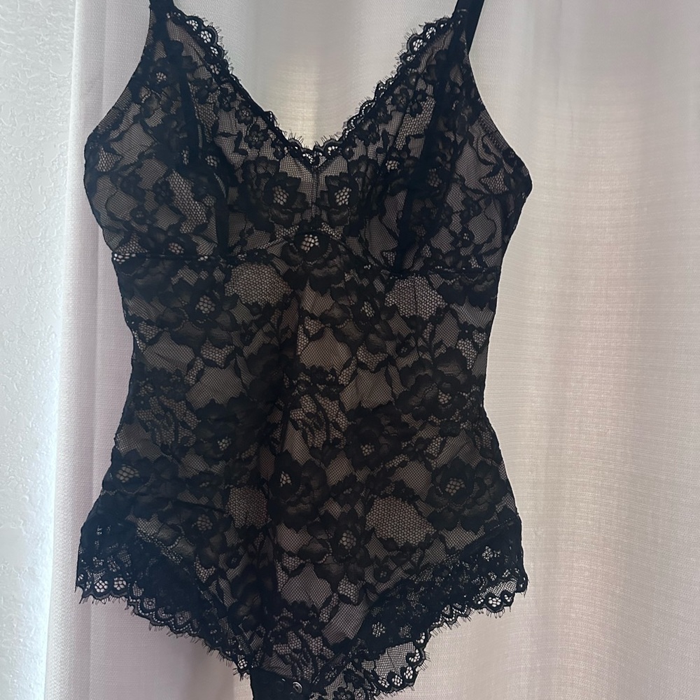 Chic Black Lace Chemise